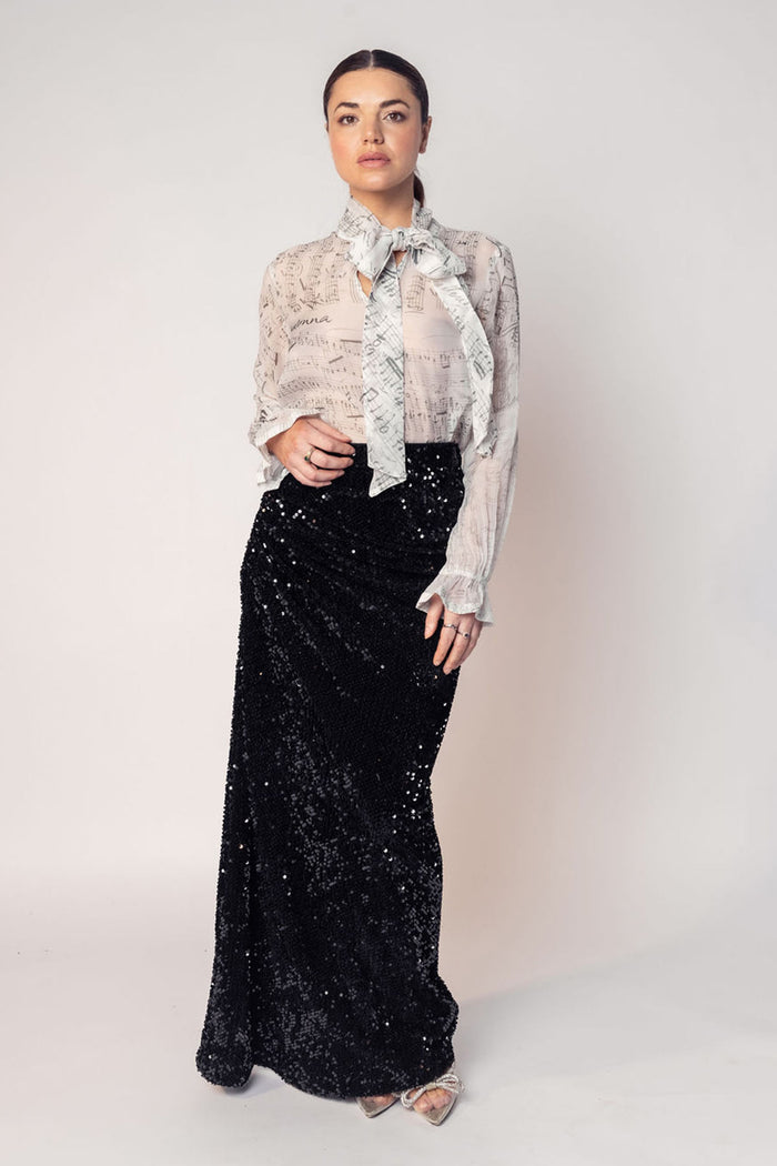 THE AMI PRINTED TIE TOP WITH A SEQUINNED SKIRT